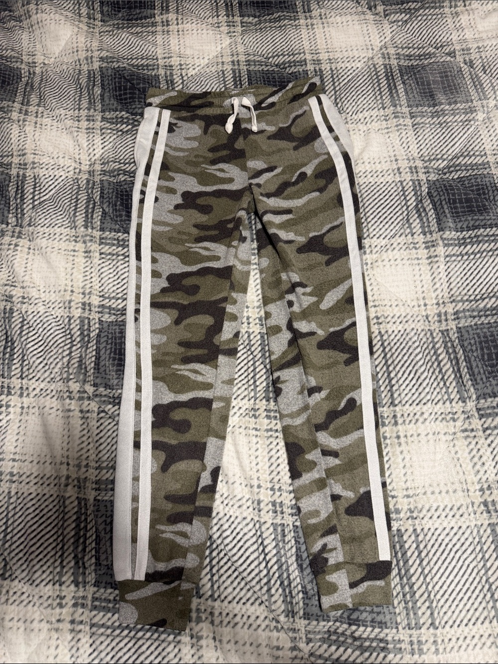 Ardene Women’s Camo Drawstring Fleecy Joggers with Side Stripes